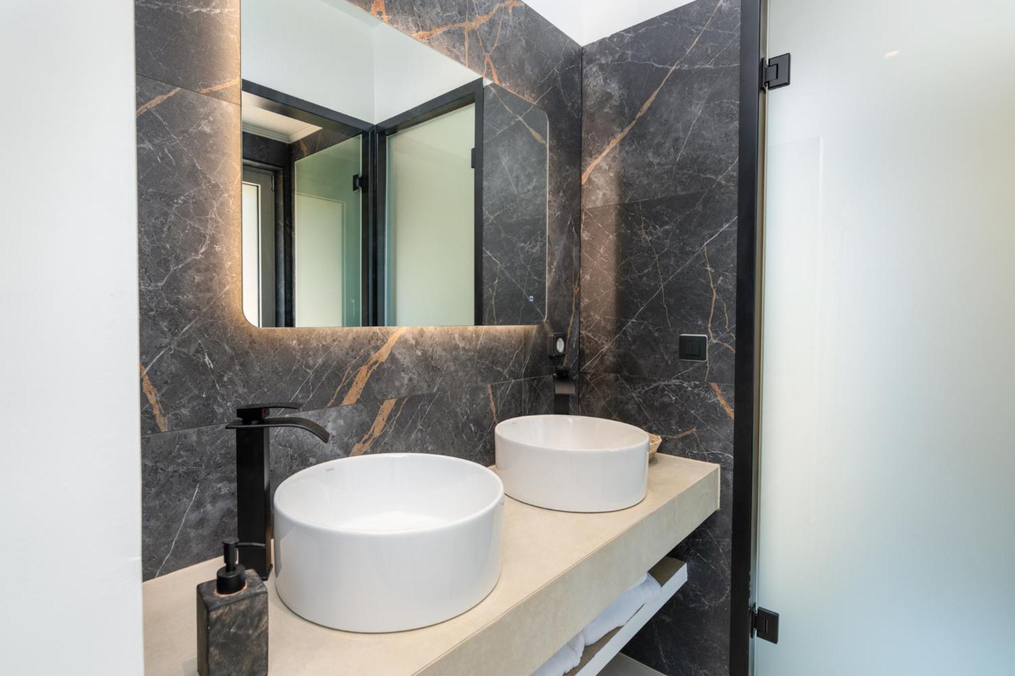 Mellamare Luxury Suites Athanion Bagian luar foto